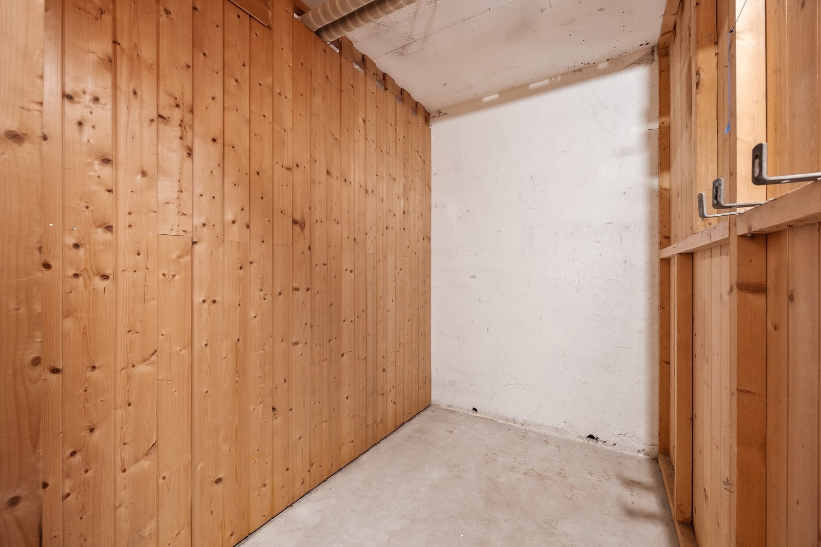 Bodene er på henholdsvis 5 m² og 3 m², og gir gode oppbevaringsmuligheter. Galleribilde