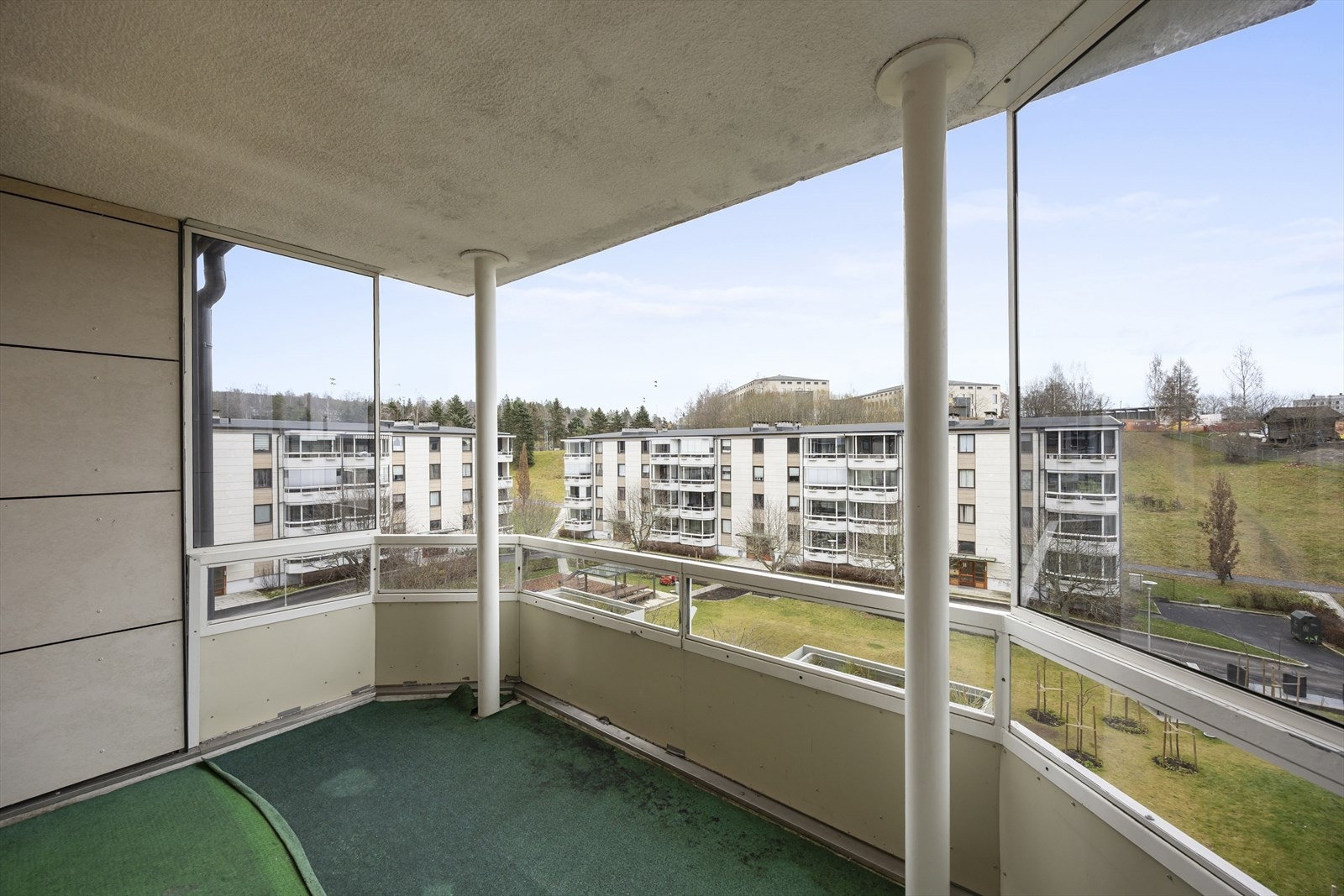 Den innglassede konstruksjonen gjør at uterommet kan benyttes store deler av året. Galleribilde