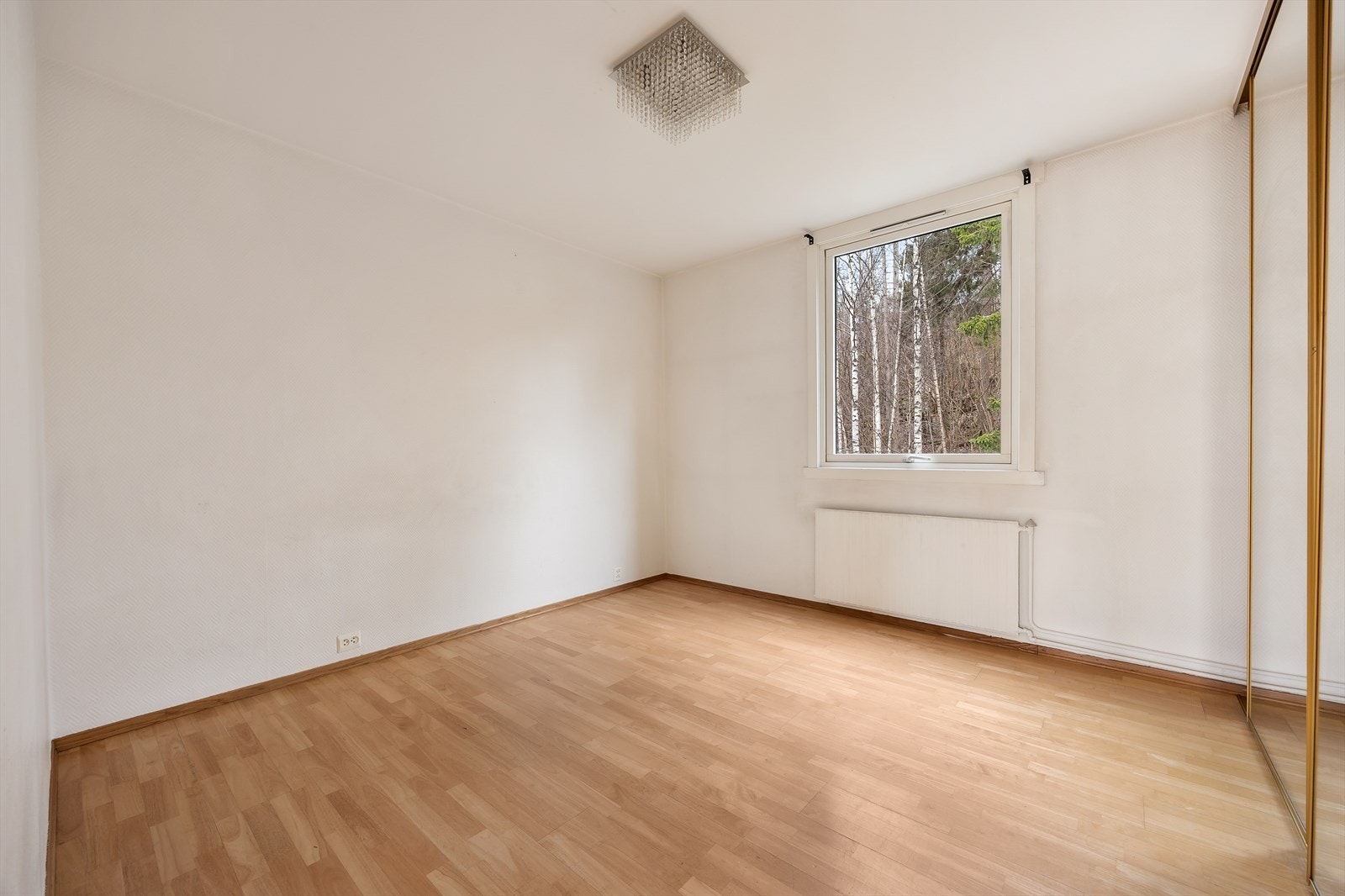 Hovedsoverommet har god plass til dobbeltseng og tilhørende møblement. Galleribilde