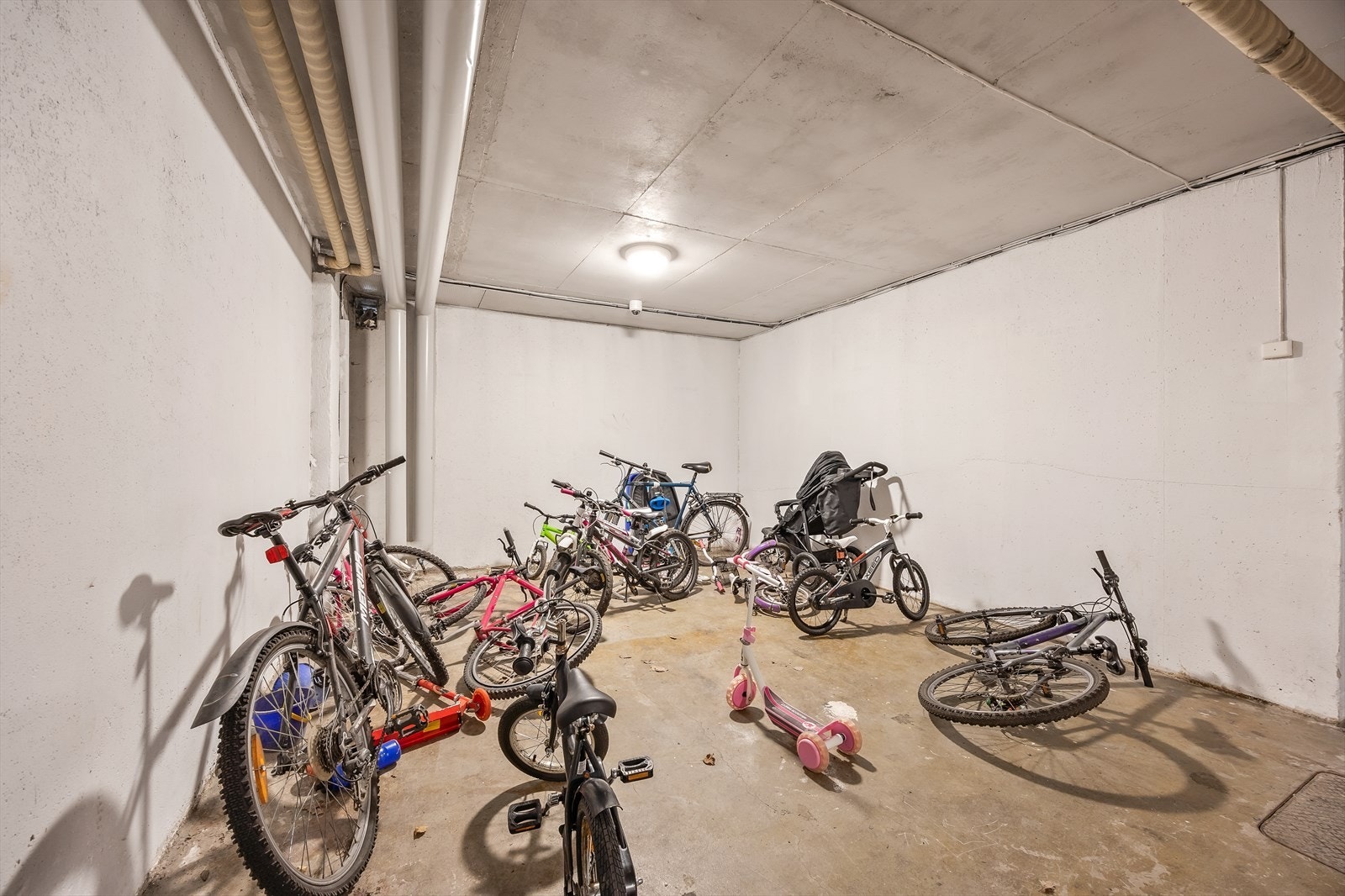 Borettslaget har felles sykkelbod for trygg oppbevaring. Galleribilde