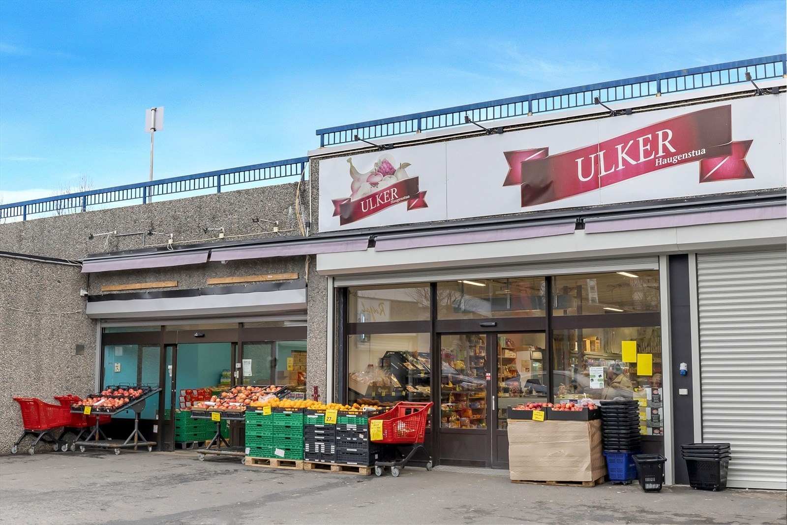 Handle enkelt inn til hverdagsmiddagen hos Ulker dagligvarebutikken i nærheten. Galleribilde