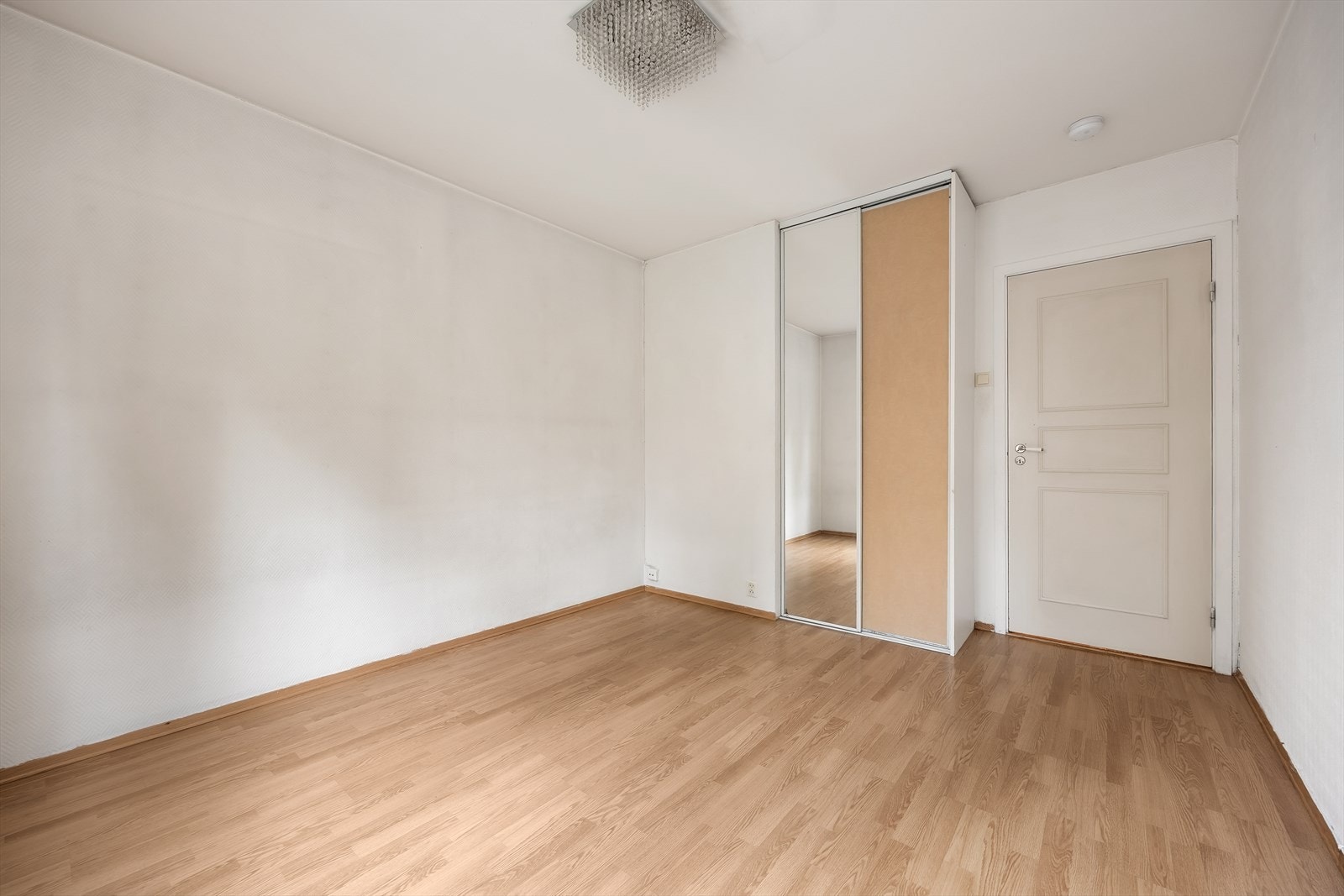 Også dette soverommet er utstyrt med garderobeskap. Galleribilde