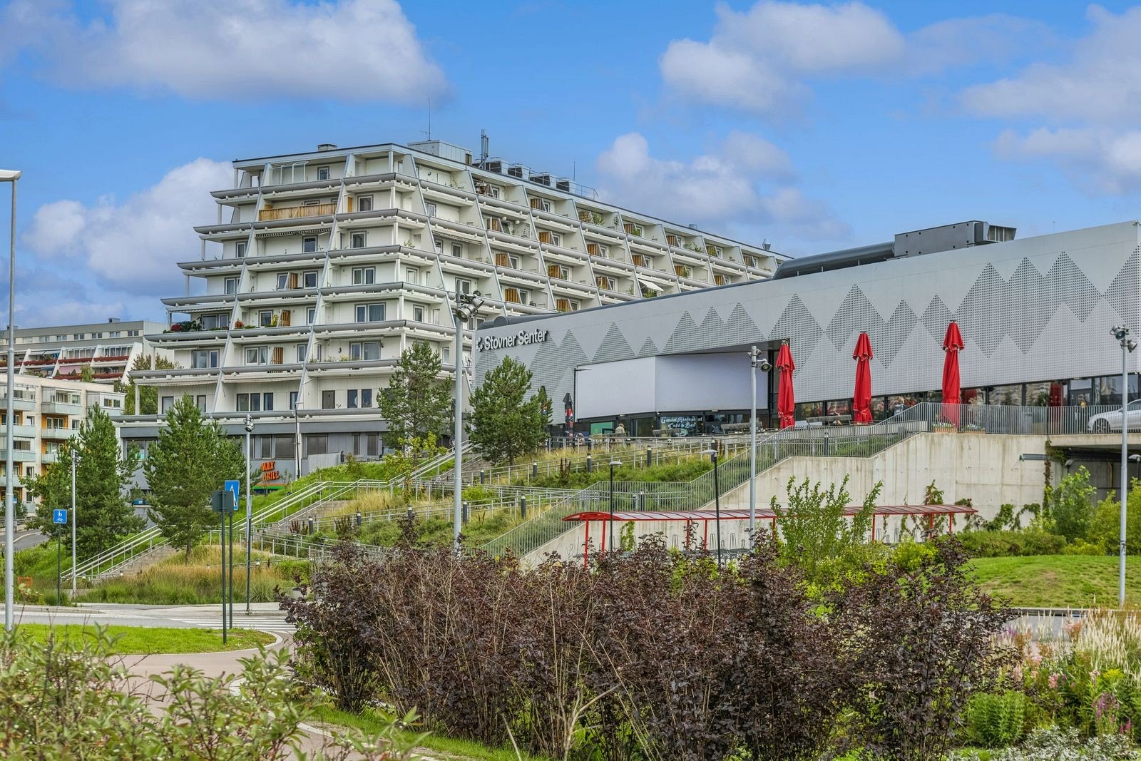 Kort vei til Stovner Senter, et av Norges største lokalsentre med 90 butikker og tjenester. Galleribilde