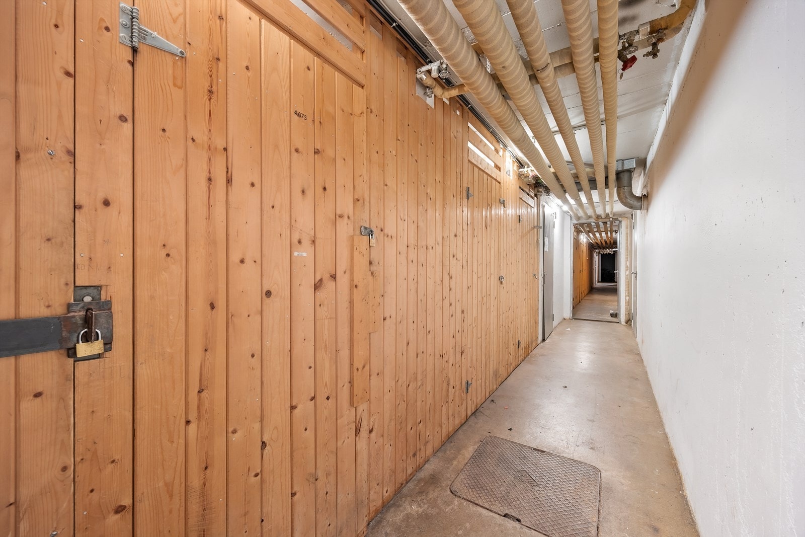 Leiligheten disponerer to boder i kjelleren for ekstra lagringsplass. Galleribilde