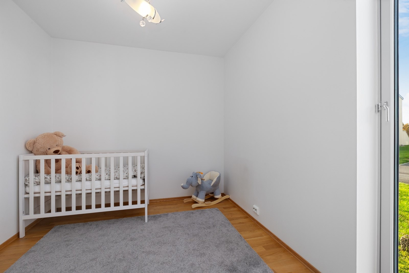 Fleksibelt rom - perfekt som barnerom, gjesterom eller hjemmekontor. Galleribilde