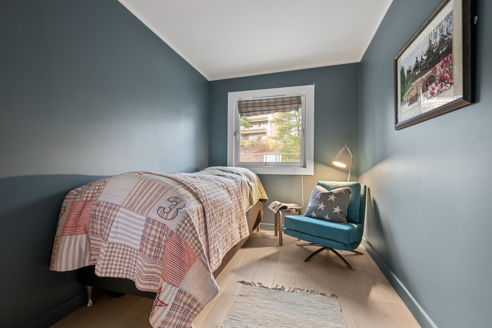 Soverom 3 vender mot rolige fellesområder - slik alle soverommene i leiligheten gjør. Galleribilde