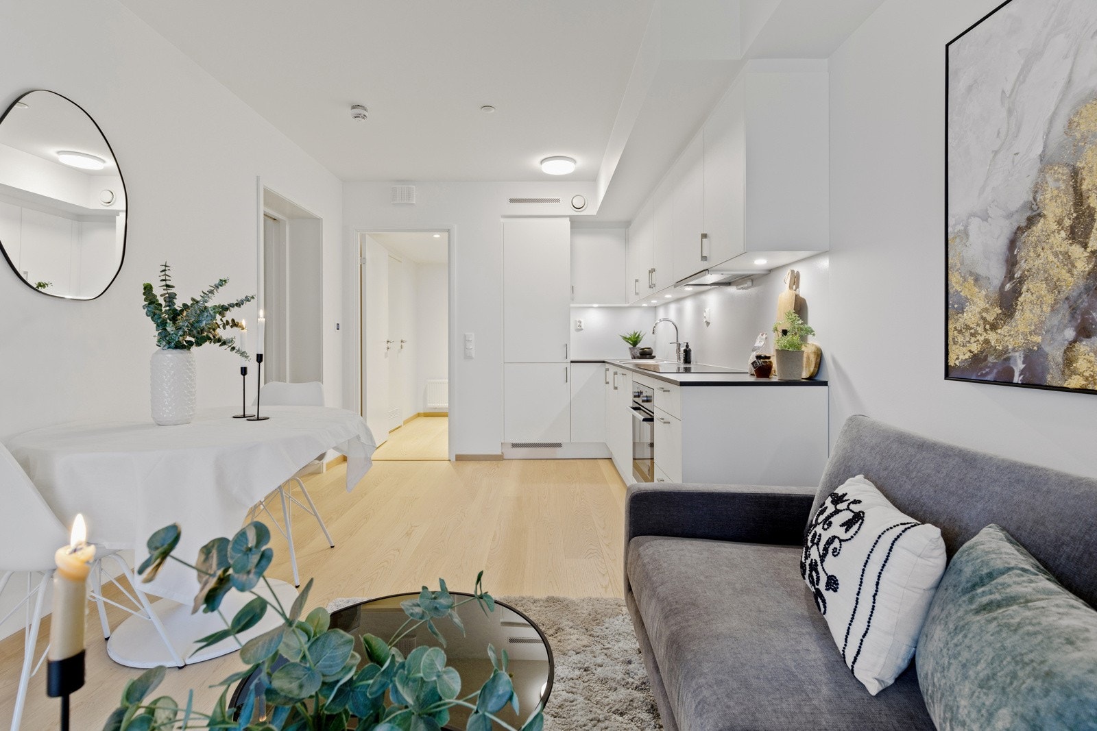 Leiligheten har balansert ventilasjon med varmegjenvinning og oppvarming med vannbåren varme via radiator - en meget energieffektiv bolig! Galleribilde