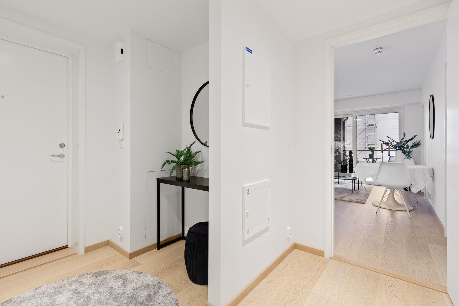 Fin avsatt plass til skapinnredning i entré Galleribilde