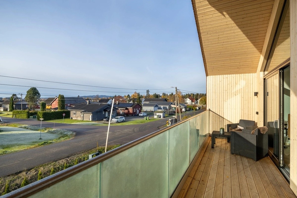 Tilkomst til balkong fra både tredje og fjerde soverom. Galleribilde