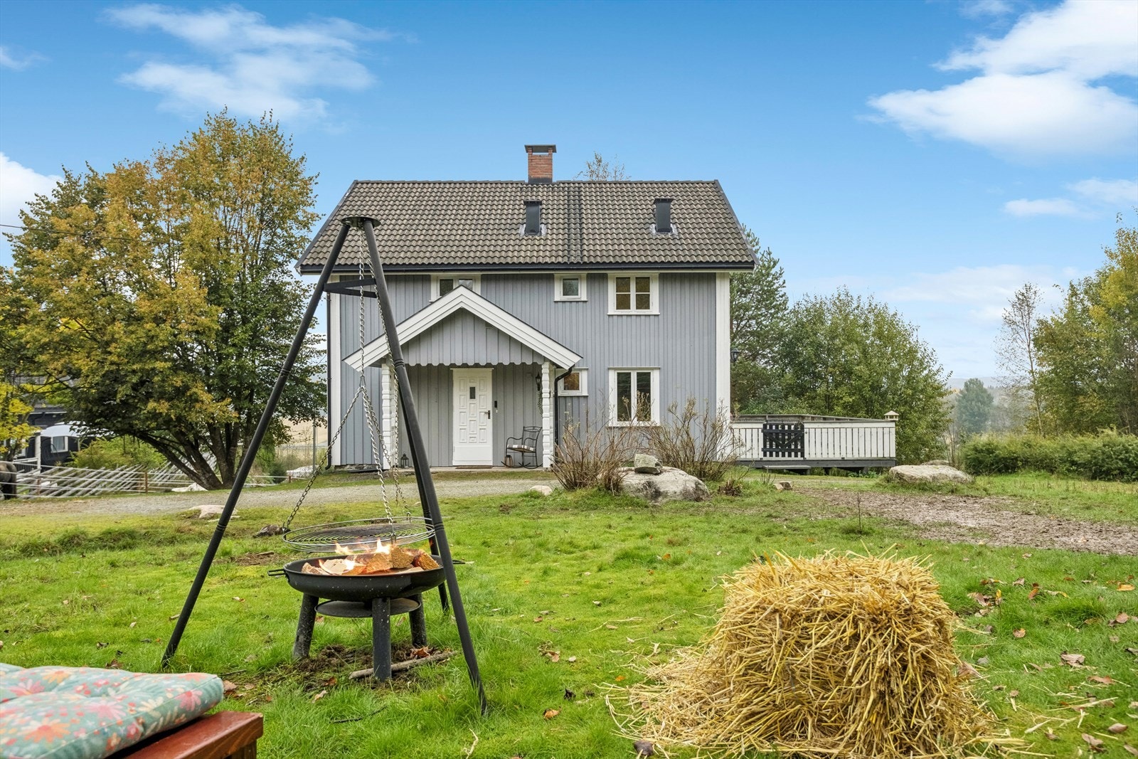 Det er mange fine utesoner på eiendommen. Galleribilde