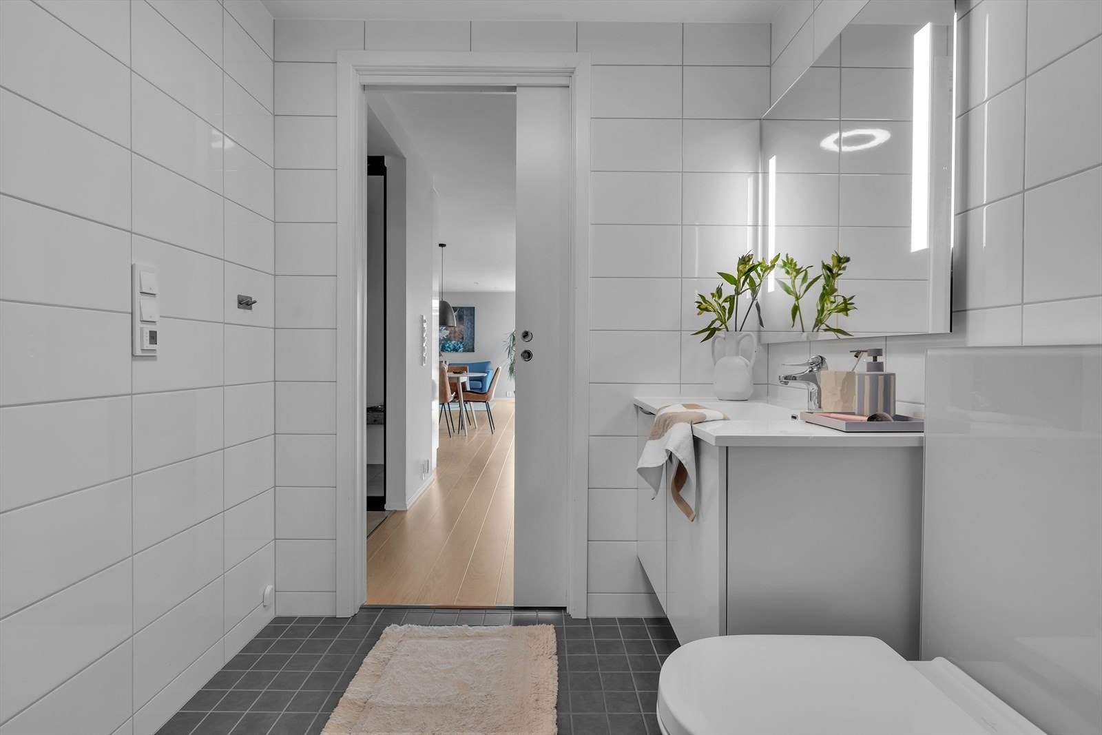 Komplett flislagt bad med varmekabler i gulv Galleribilde