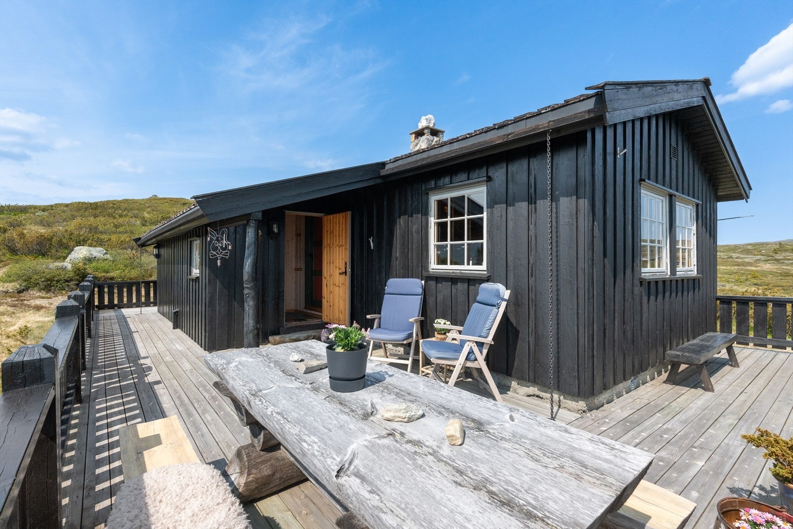 Her kan en nyte gode dager i klar, frisk fjelluft, enten ved hytta eller ute på tur. Galleribilde