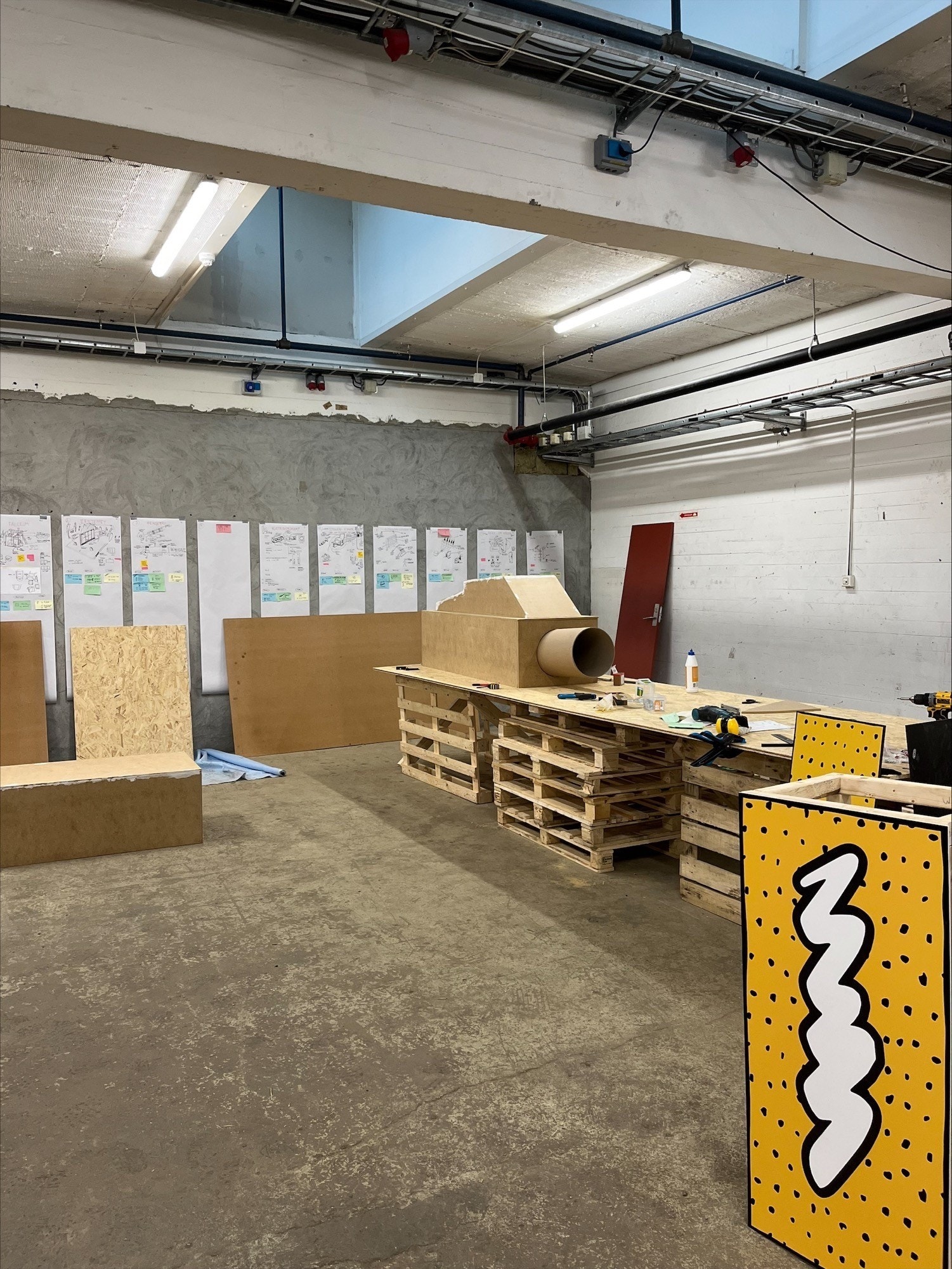 Fra innsiden av arealet på 200 kvm Galleribilde