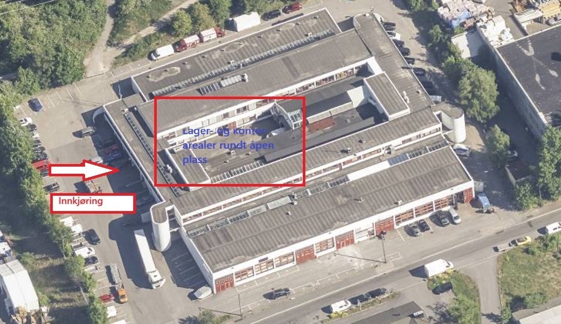 Lager- og kontorarealene ligger på bakkeplan rundt det åpne atriumet Galleribilde