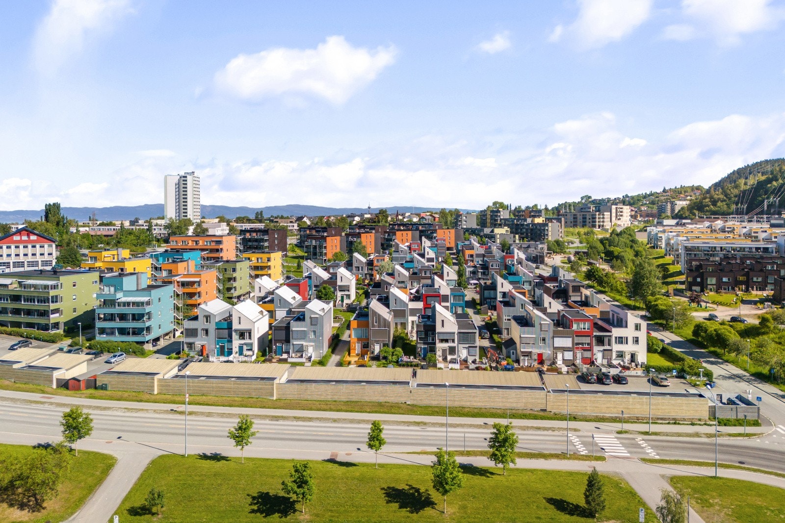 Utleir er et boligområde kjent for sine fargefulle hus og stilfull arkitektur. Området er rolig og tilbaketrukket men samtidig med kort avstand til flere servicetilbud. Galleribilde