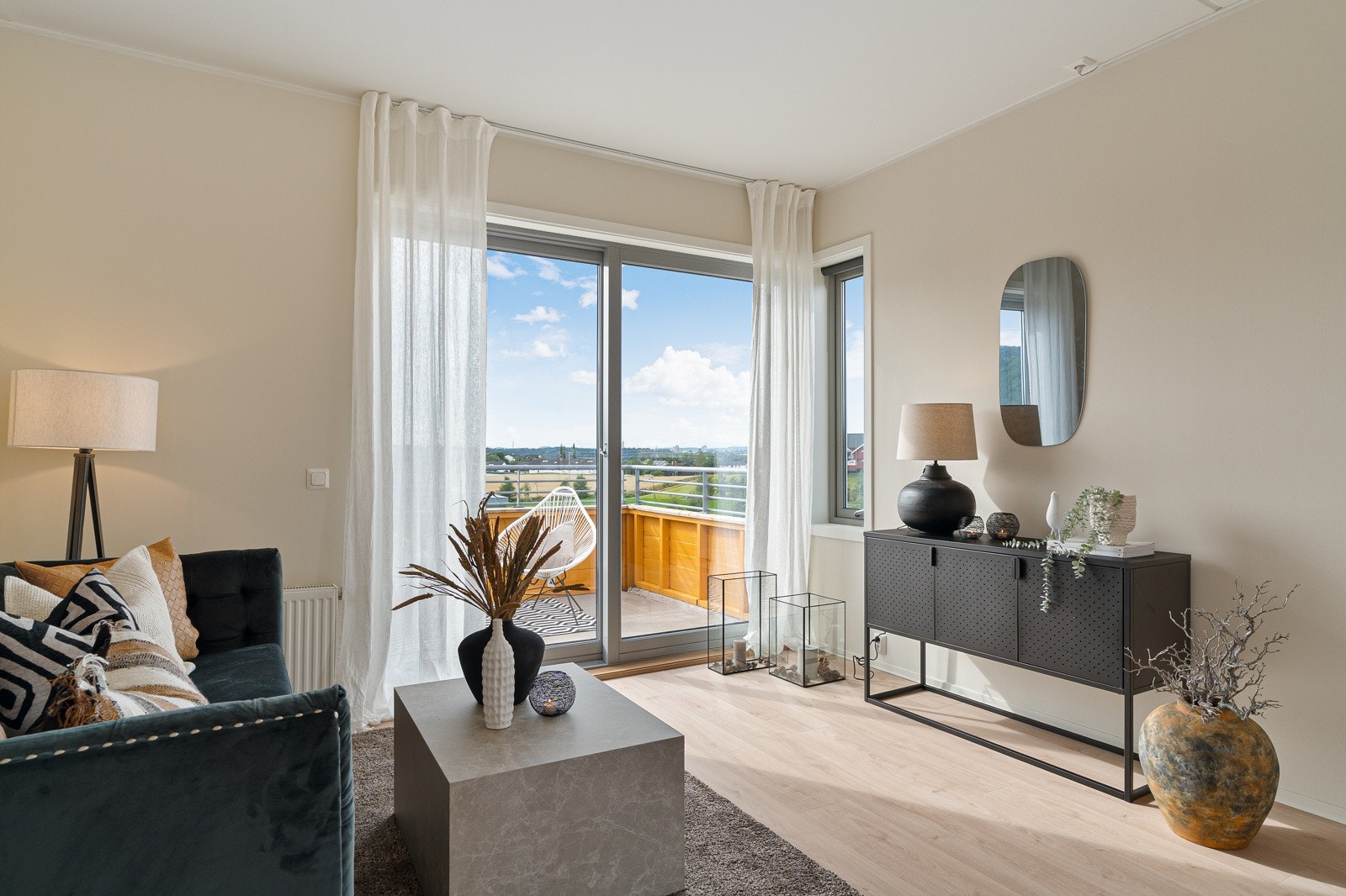 Leiligheten fikk i 2025 et løft med nytt gulv samt nymalte vegger og lister. Galleribilde