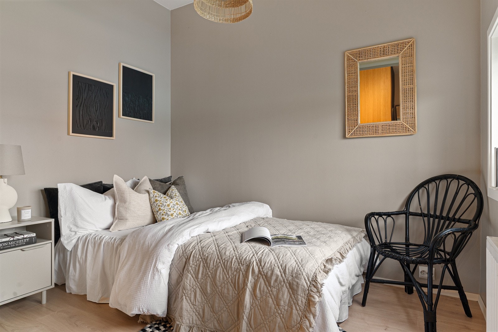 Den gode takhøyden gjør at plassen oppleves luftig og romslig. Galleribilde