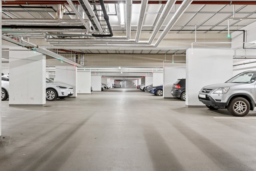 Boligen har rett til å leie parkeringsplass i garasjeanlegget rett ved boligen Galleribilde