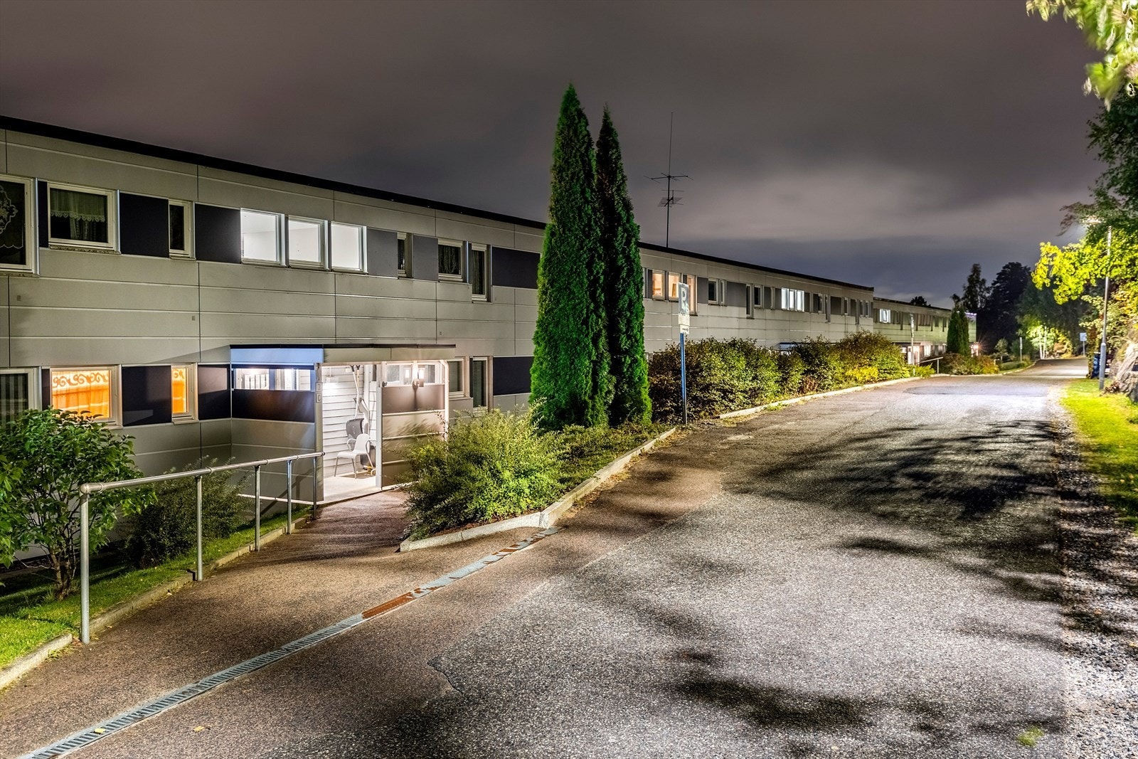 Leiligheten har adkomst via et felles, nyoppusset trapperom. Galleribilde