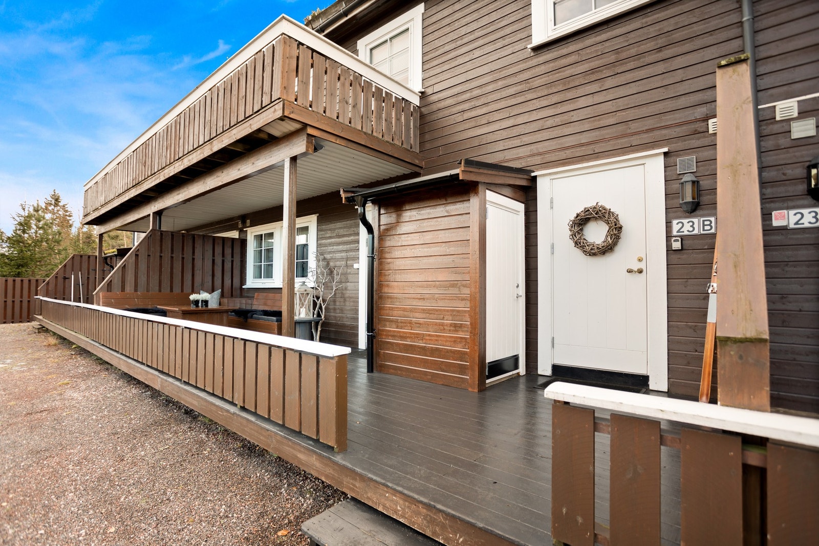 Velkommen! Leiligheten har en 23 kvm terrasse med takoverbygg. Galleribilde