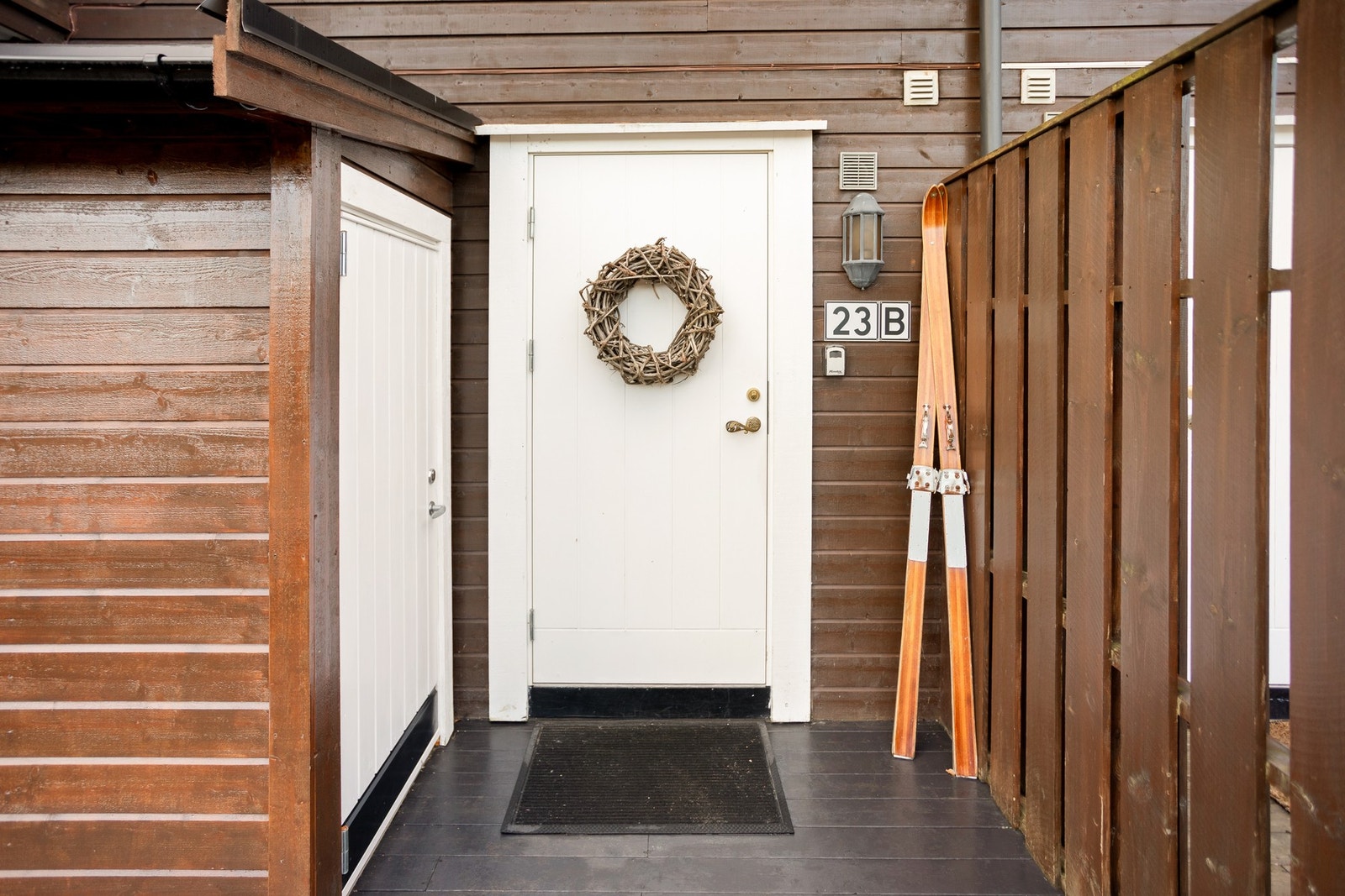 Utvendig bod hvor man kan oppbevare ski og annet vinterutstyrt. Galleribilde