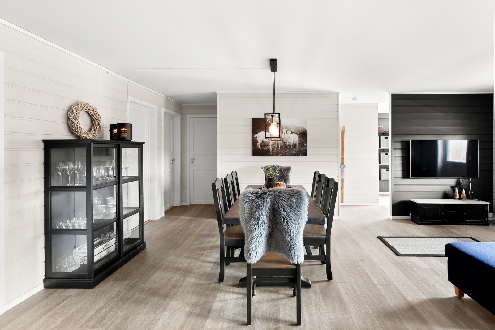 Moderne leilighet med kort vei til alt av fasiliteter. Galleribilde