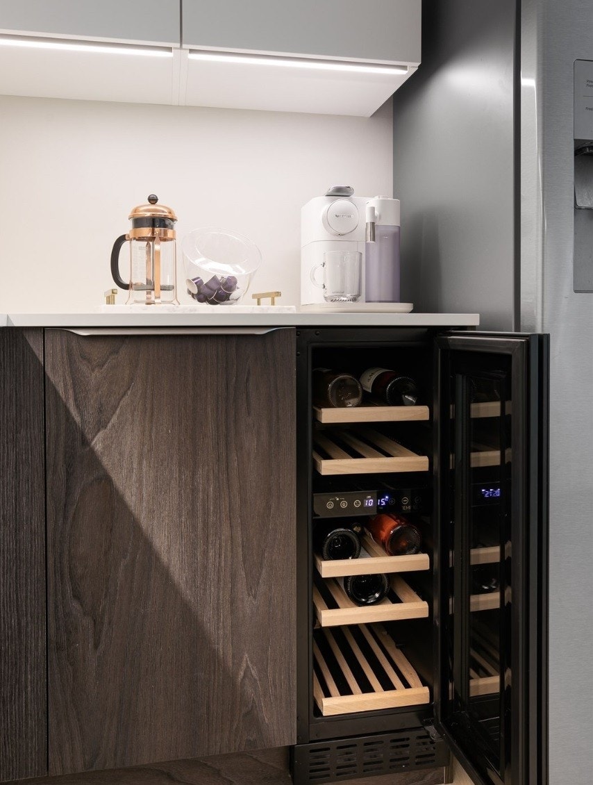 Vinskap i kjøkken Galleribilde