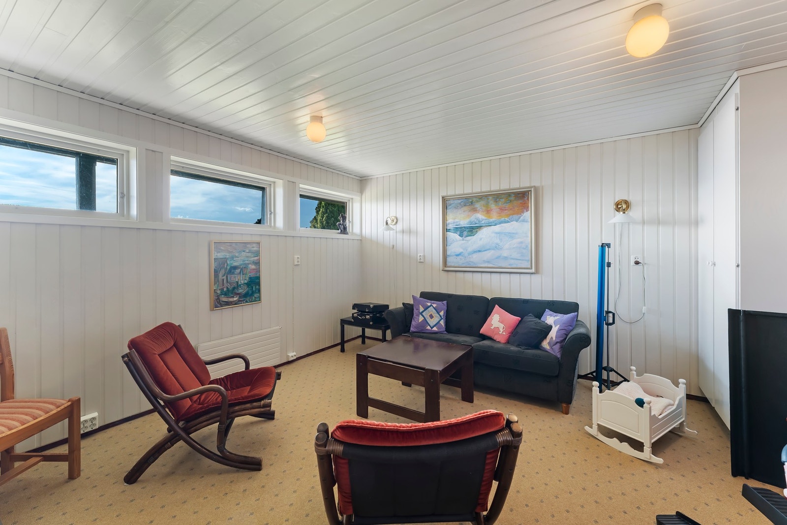 Hobbyrom innredet som kjellerstue Galleribilde