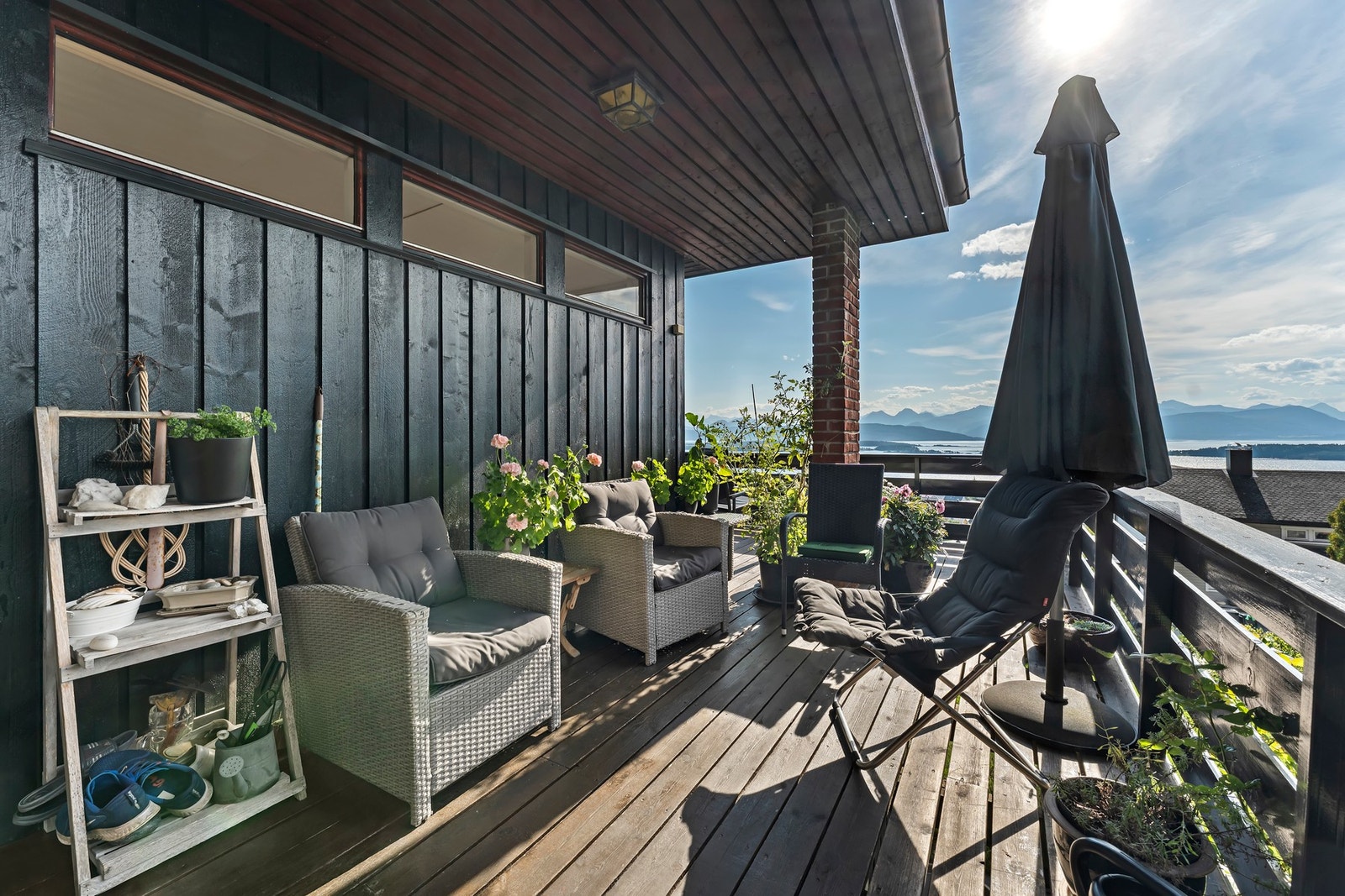 Deler av verandaen er overbygd Galleribilde