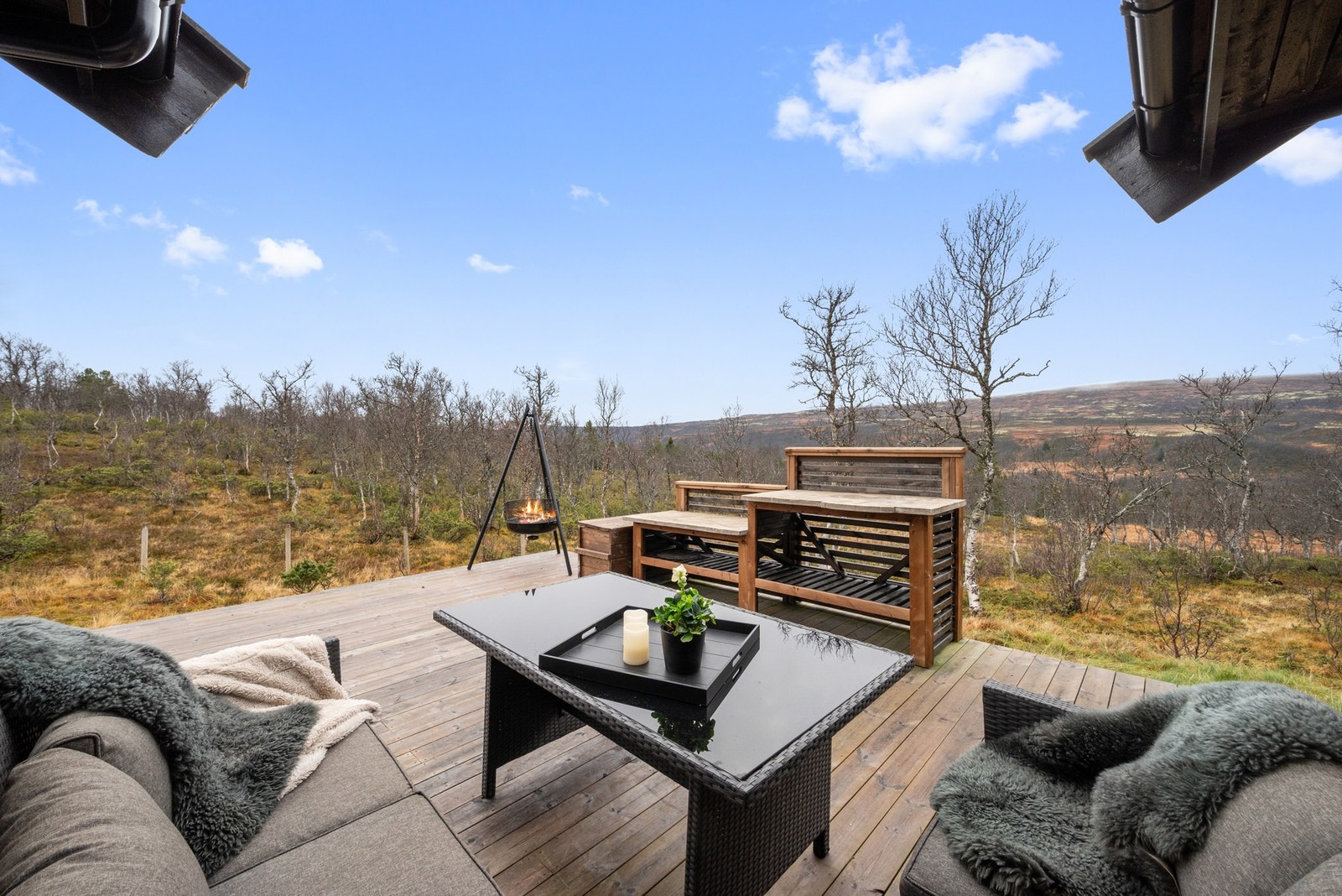 Terrassen er på 67m² og byr på svært gode sol -og utsiktsforhold. Galleribilde