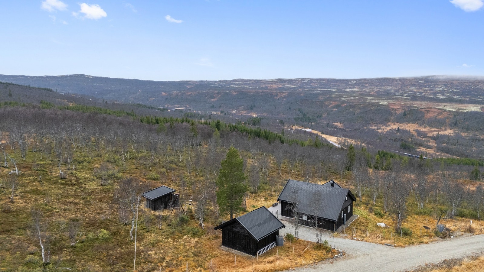 Eiendommen har parkeringsplass med el-billader montert i 2025. Galleribilde