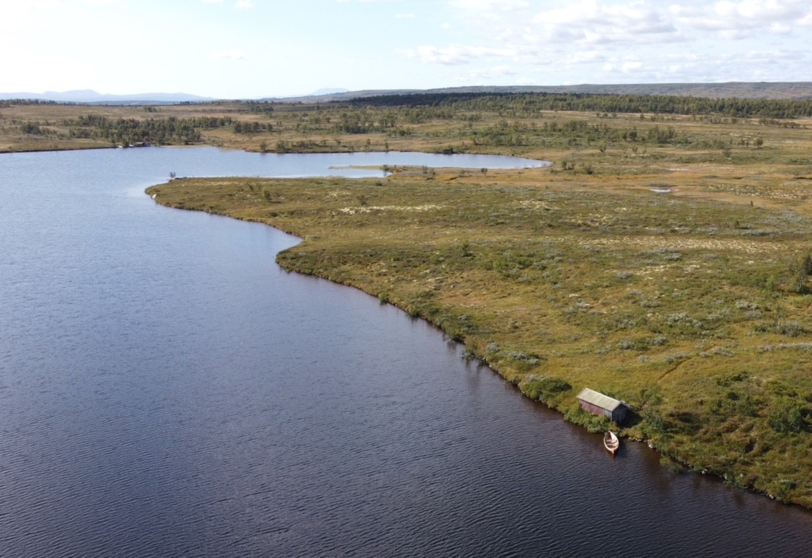 Båthuset ved Fjellsjøen. Grunneiers fiskeparadis. Galleribilde
