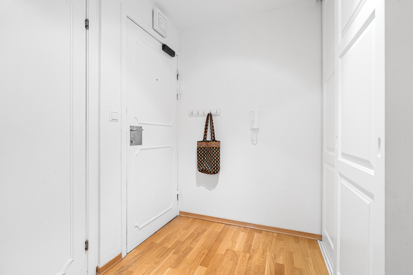 Entré/gang med garderobeskap Galleribilde