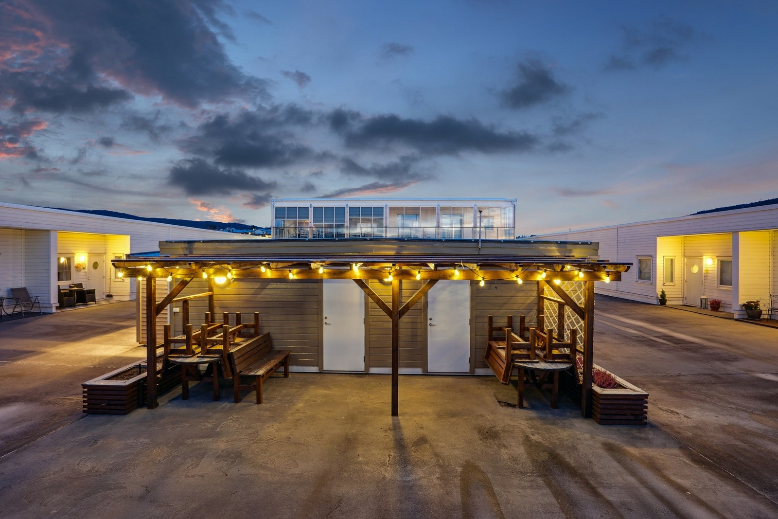 Praktisk utvendig bod på 4 kvm medfølger. Galleribilde