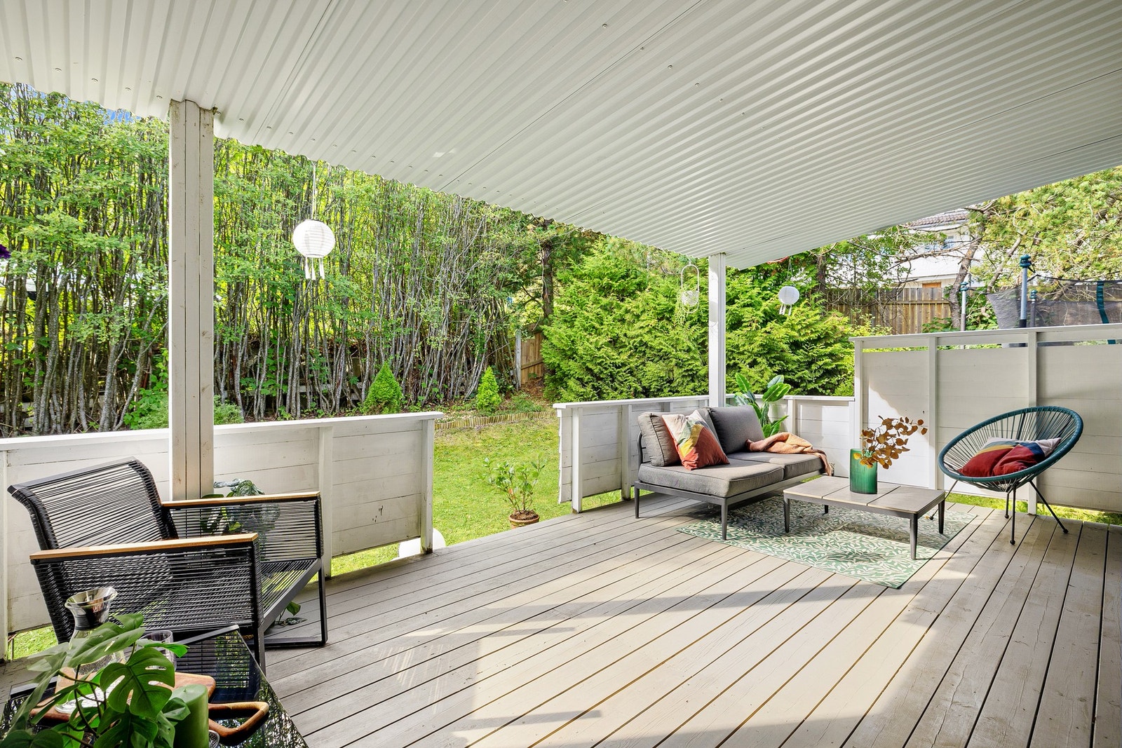 I tillegg til balkongen i 2. etasje, har du fra soverom 3 adkomst ut til en herlig terrasse, med videre adkomst til felleshagen. Galleribilde