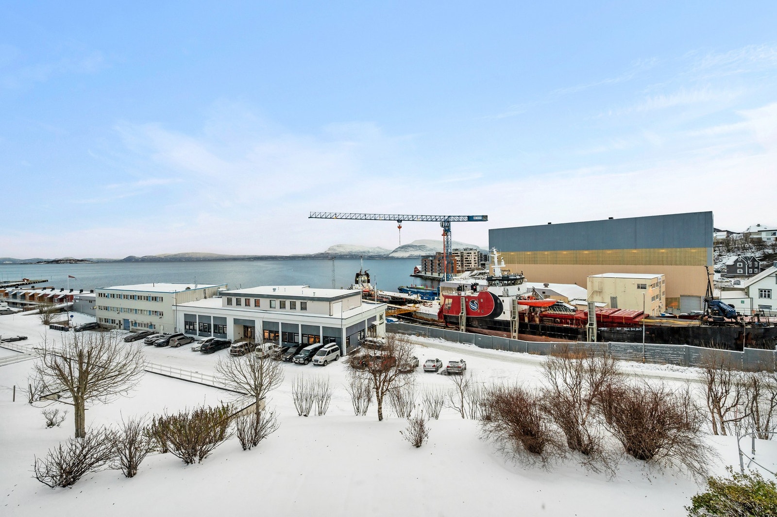 Utsikt ut mot Vågsfjorden. Galleribilde