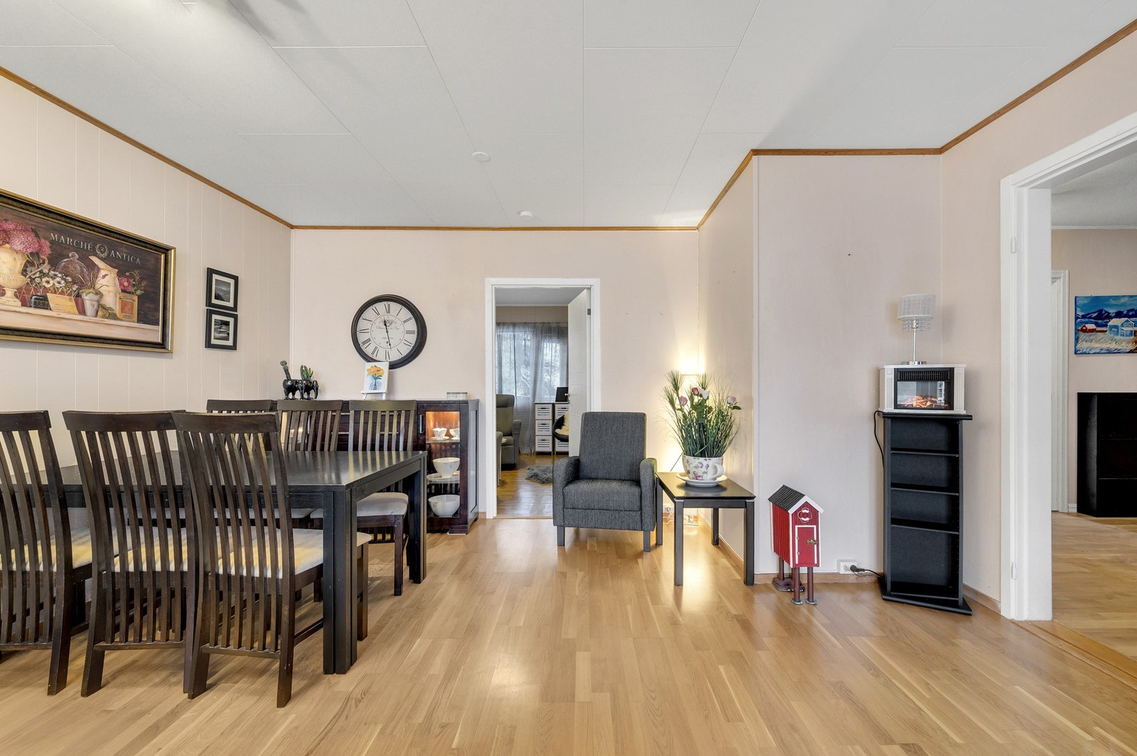 Leiligheten har 3 soverom og 2 balkonger. Galleribilde