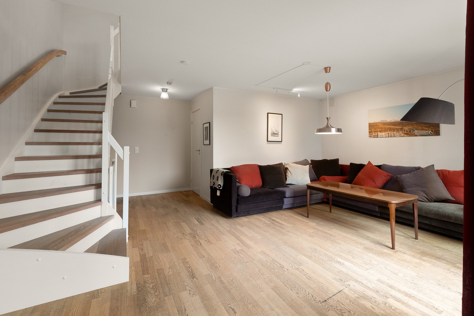 Sett fra stue mot soverom inn døren t.h. Galleribilde