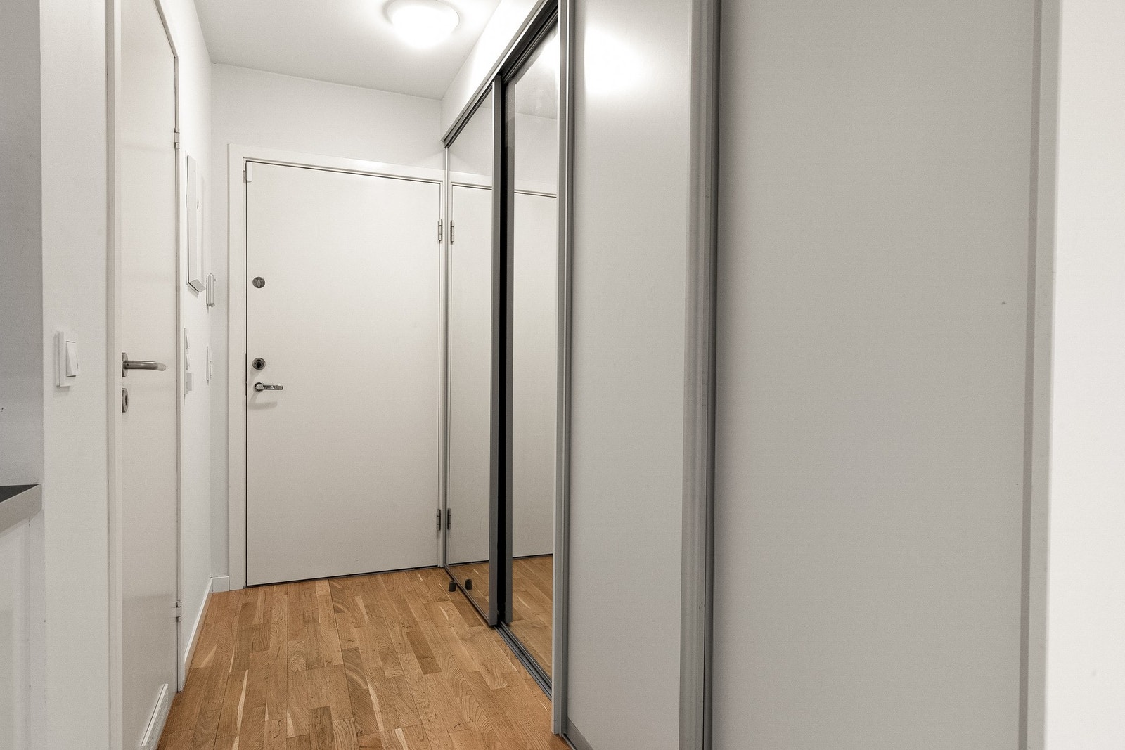 Egen inngang til underetasjen. Galleribilde