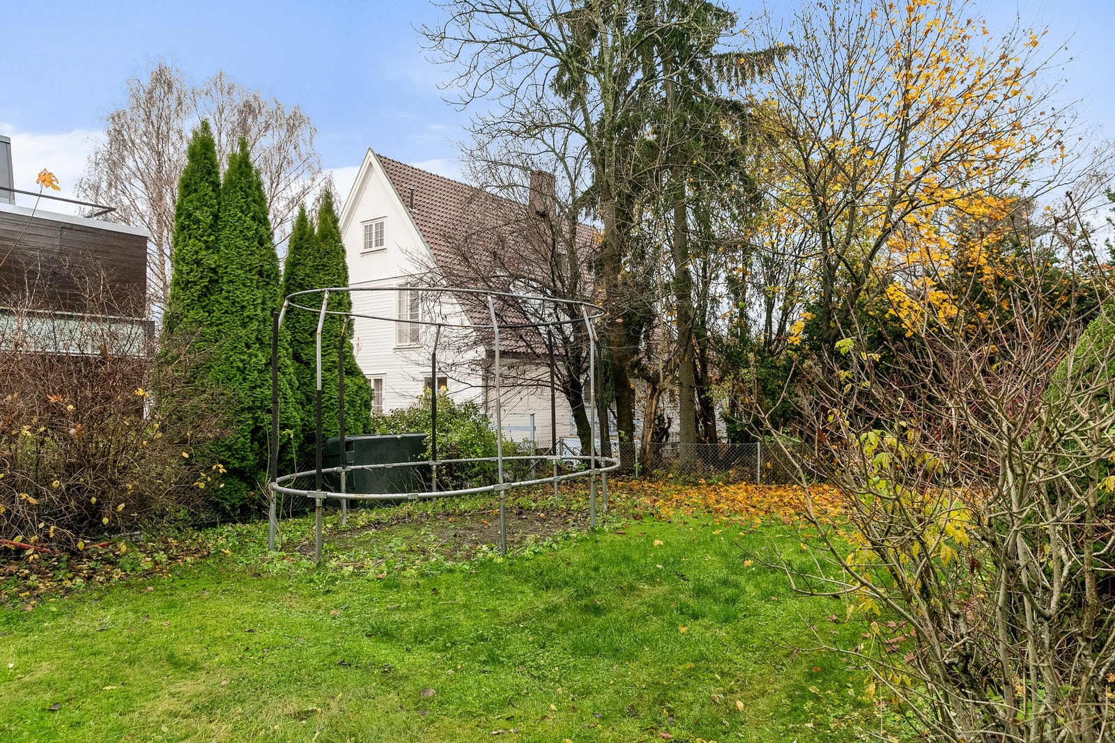 Fra markterrassen tar man seg videre til felles hage. Galleribilde