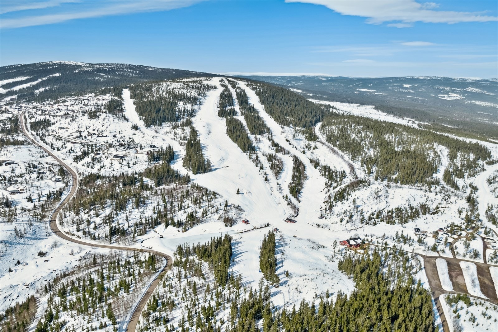 Hytta har umiddelbar nærhet til Birkenåsen ski- og alpinanlegg. Galleribilde