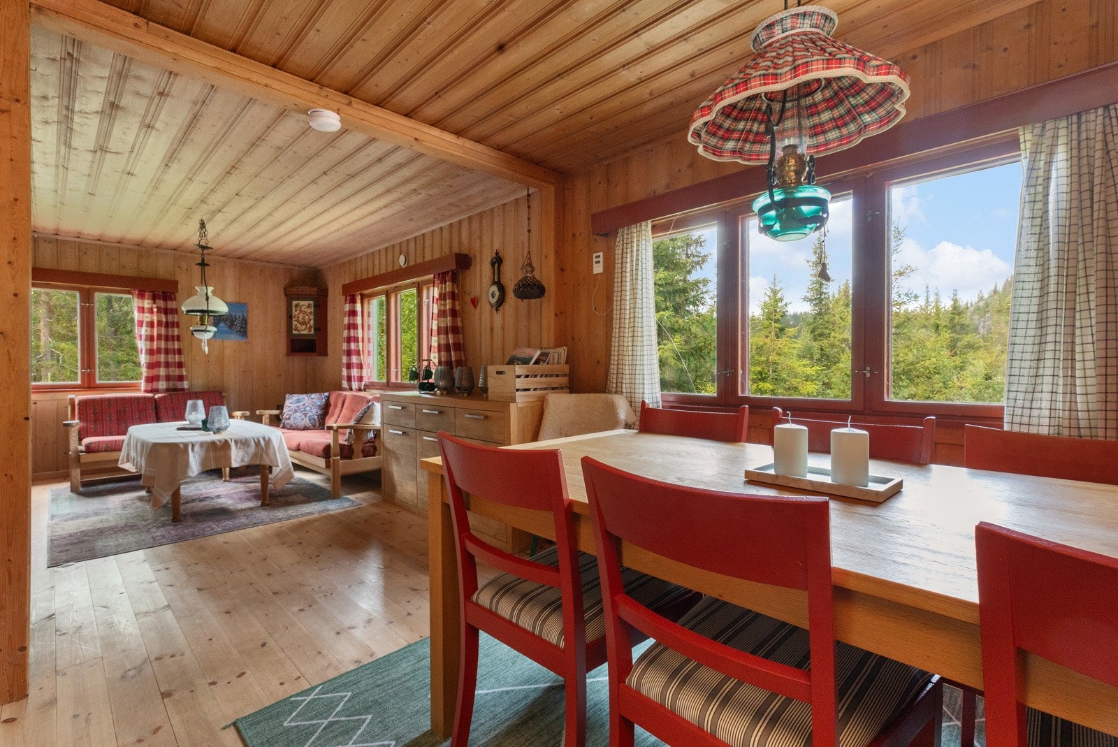 Stor åpning mellom stue og spisestue Galleribilde