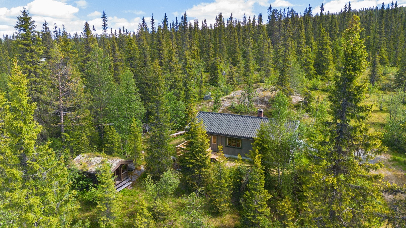 Hytta selges med møbler og inventar Galleribilde