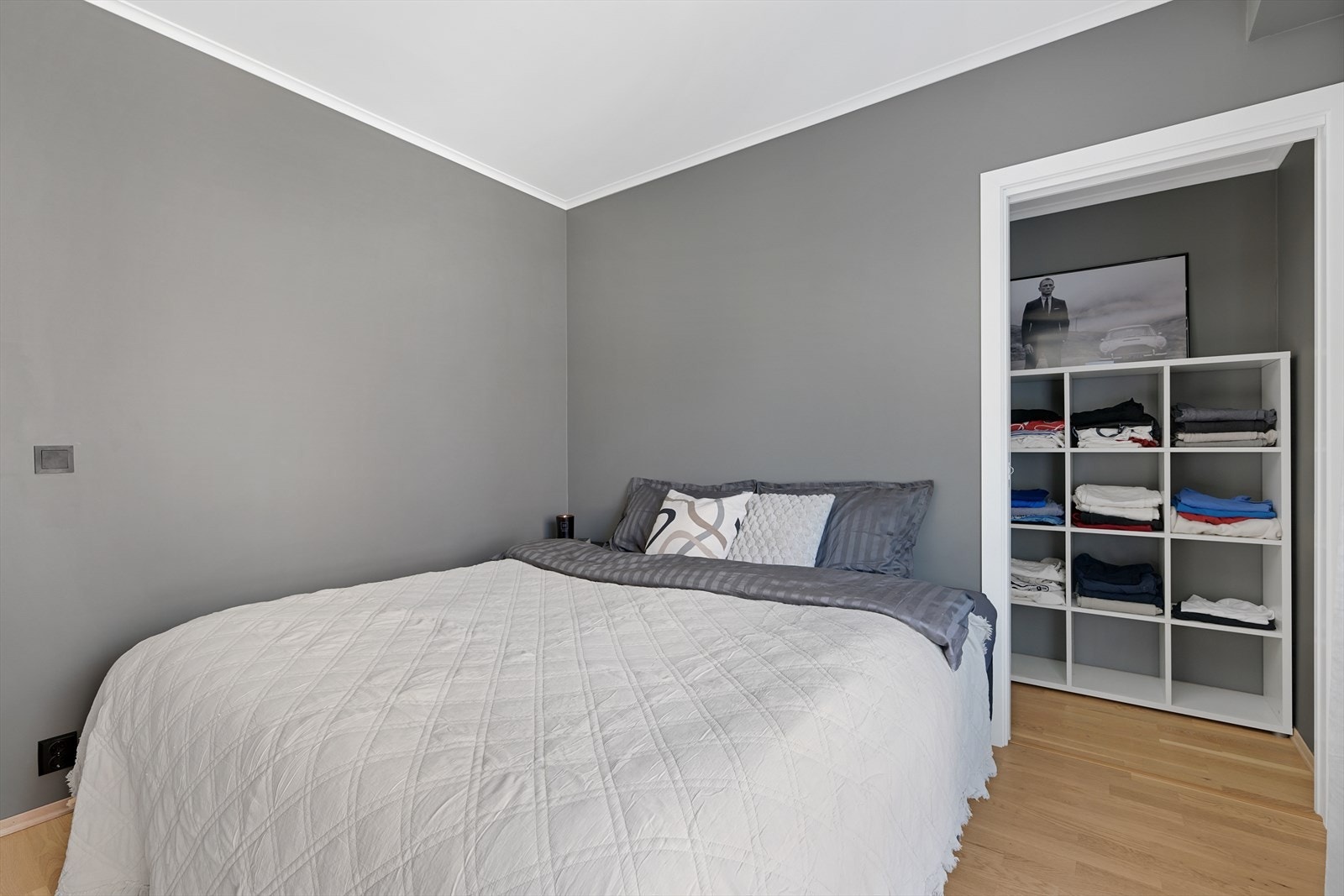Soverom med walk-in garderoberom. Galleribilde