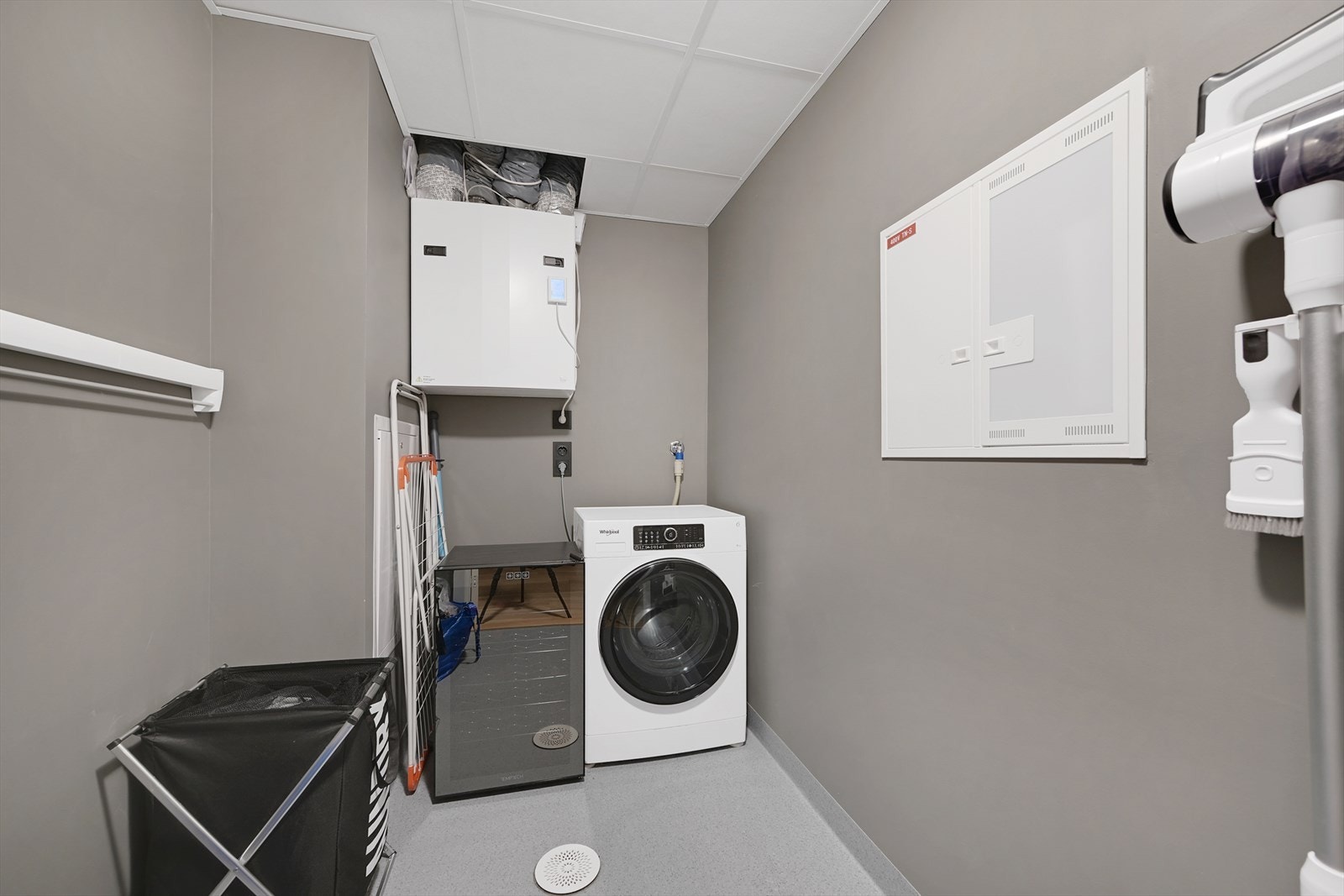 Vaskerom/teknisk rom/bod med balansert ventilasjonsanlegg. Galleribilde