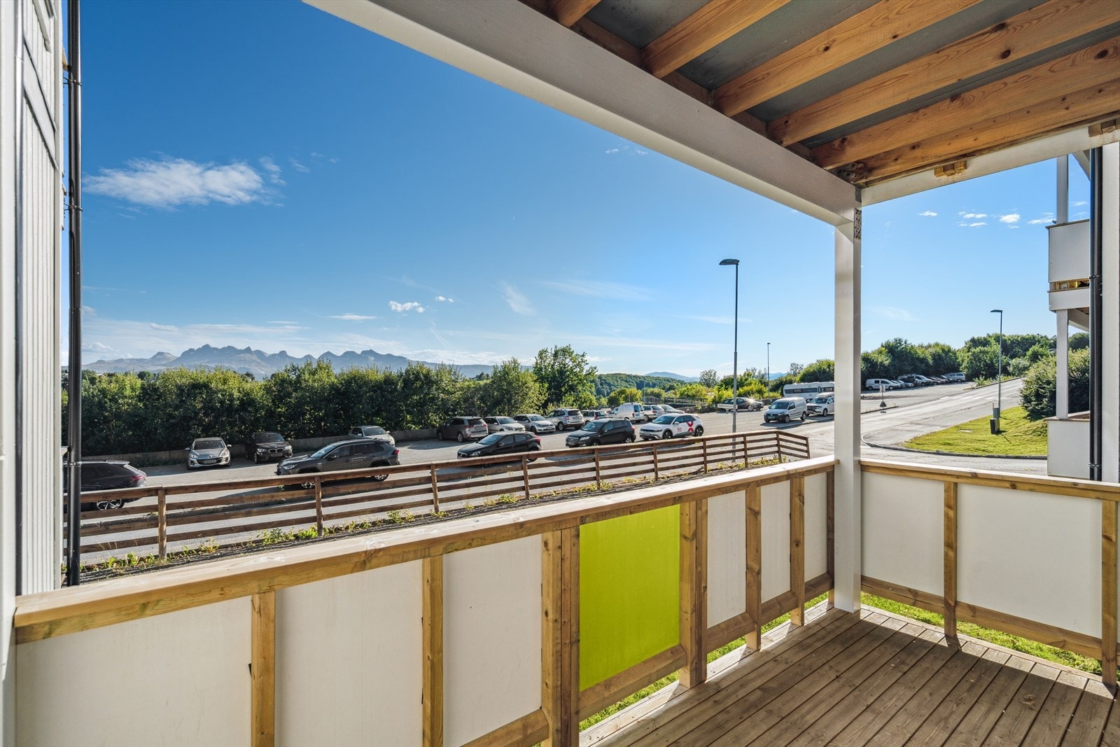 Den sørvendte beliggenheten gir deg gode solforhold og ikke minst utsikt over Børvasstindan Galleribilde