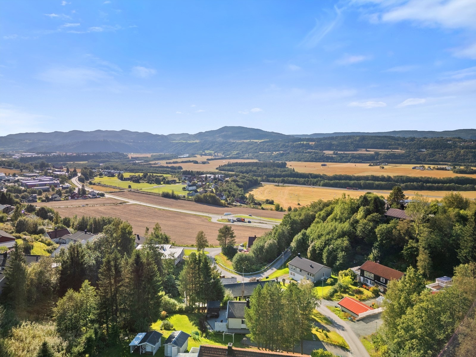 I Melhus sentrum finner man også flere treningssenter, legesenter, ulike restauranter, m.m. Galleribilde
