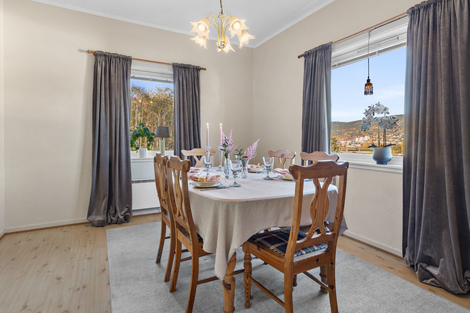 Soverom brukt som spisestue Galleribilde