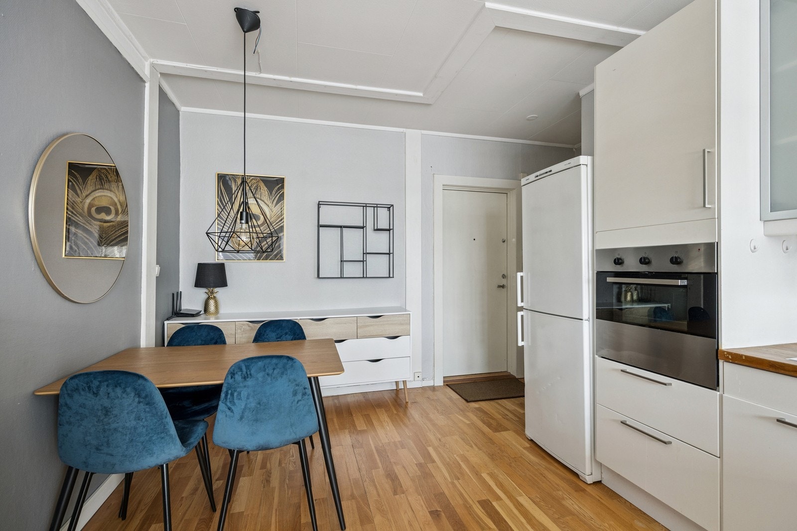 Leiligheten leies ut med møblene vist. Galleribilde