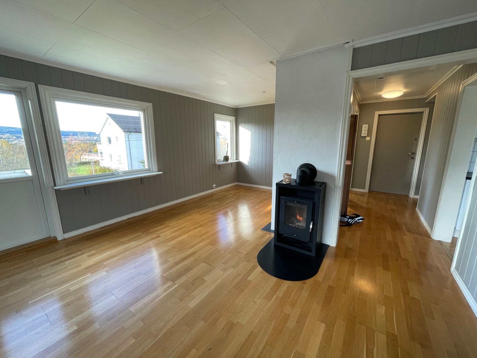 Det er peisovn i stue. Galleribilde